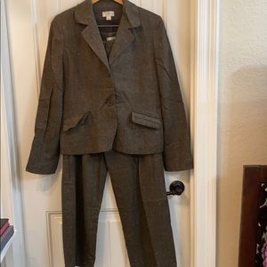 Loft Olive suit sz 8-10